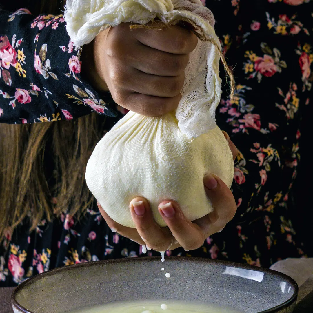 elaborando queso